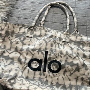 ALO Yoga Camouflage Tote Bag - Cream and Gray